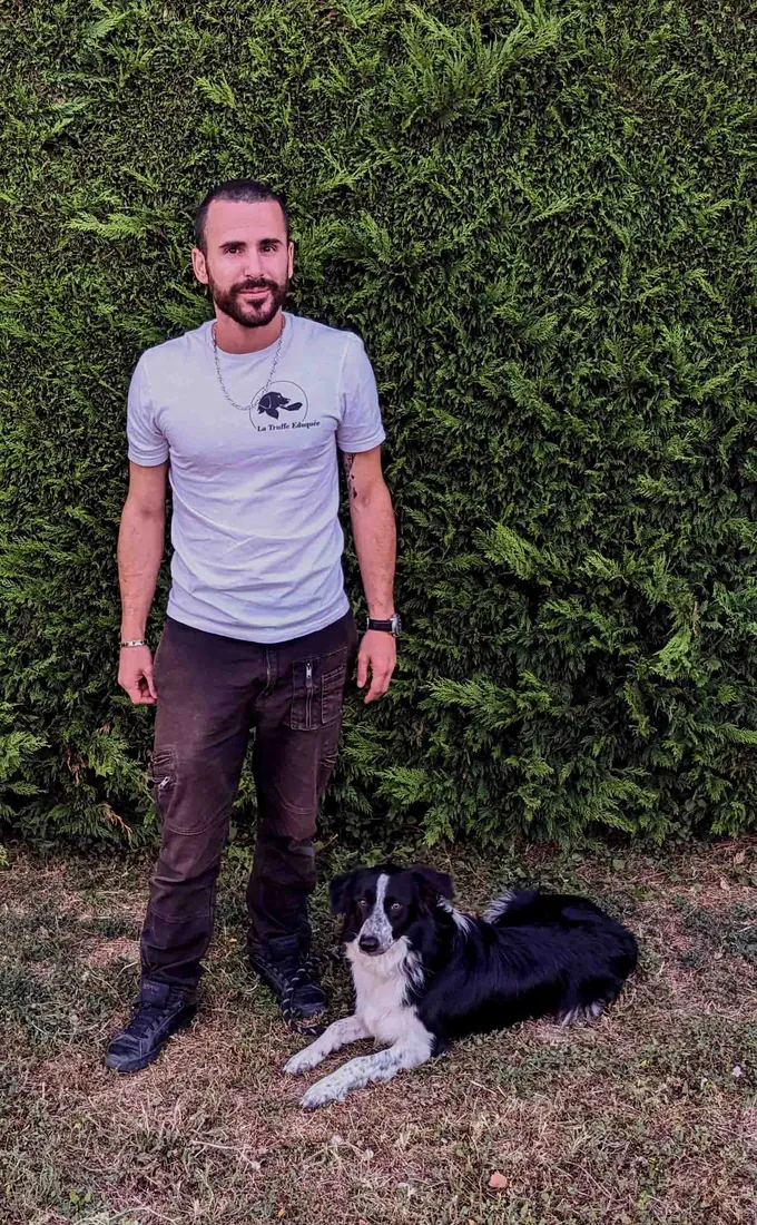 Yohan Fauck, éducateur canin comportementaliste à Toulouse, avec sa chienne border collie Kira